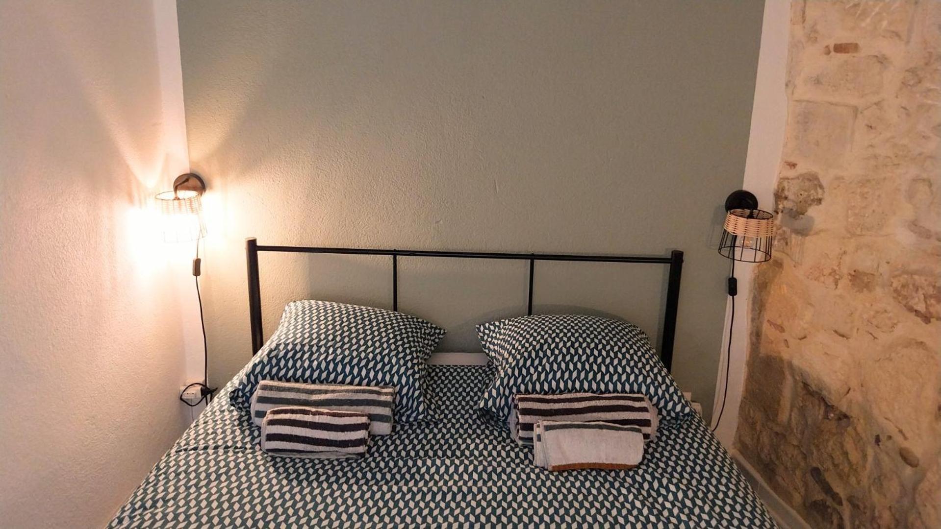 Immeuble 3 Apparts Centre Historique St Gilles Maisoncarreeconciergerie Saint-Gilles  Room photo